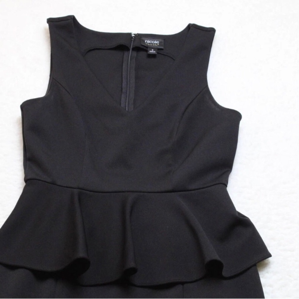 Nicole Miller Black Chic Peplum Silhouette Dress size small NWT